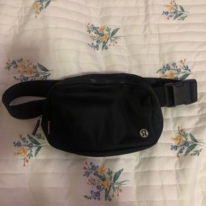 *SOLD* Black Lululemon everywhere belt bag